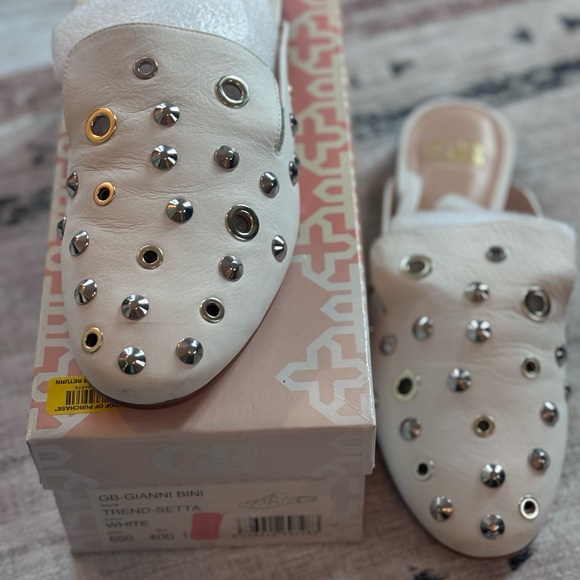 Gianni Bini NIB Studded Mules Size:10 - Picture 4 of 6